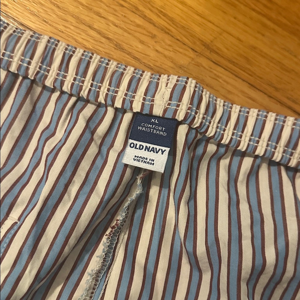 Old Navy Blue White Brown Striped Shorts Size XL - Picture 8 of 8